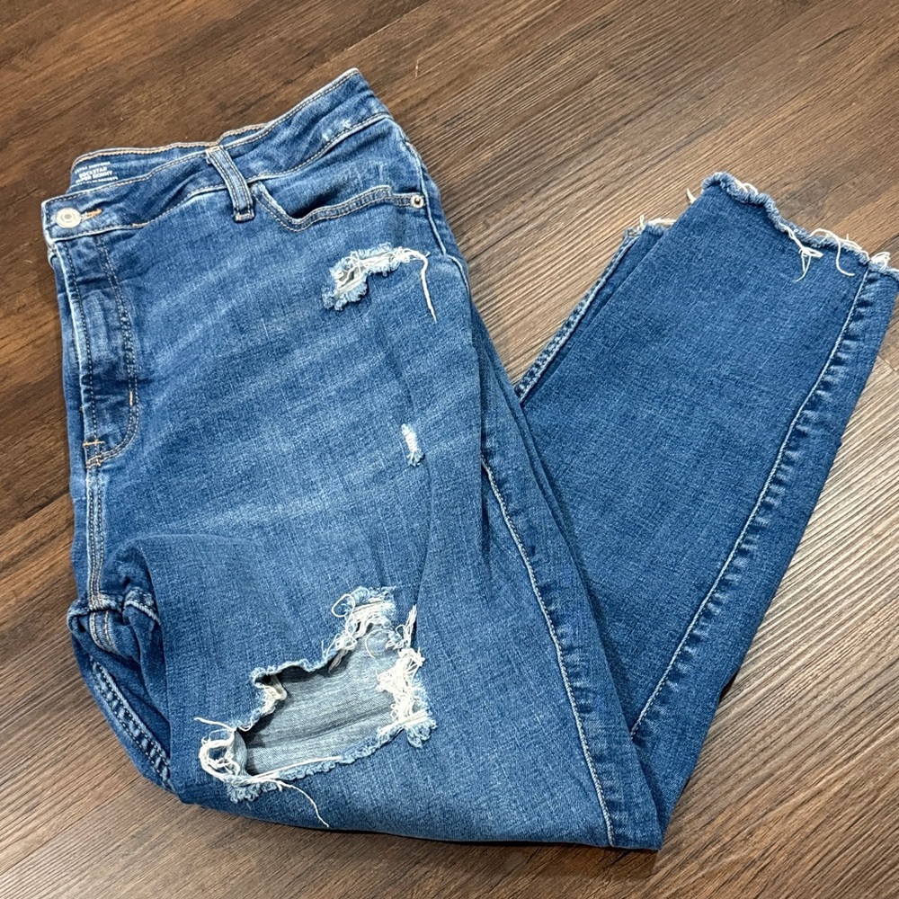 Old Navy Women's Distressed Skinny Jeans
